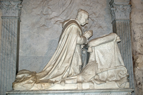 Sepulcro del Beato Marcelo Espínola en la Catedral de Sevilla.