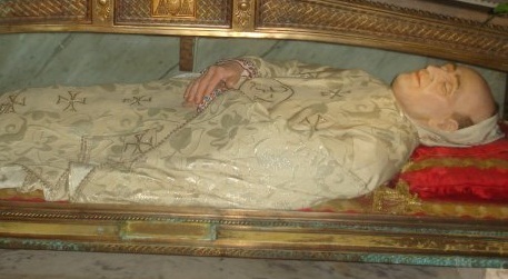 Cuerpo del Beato Plácido Riccardi, OSB en San Pablo Extramuros. Beatificado por Pio XII en 1954.