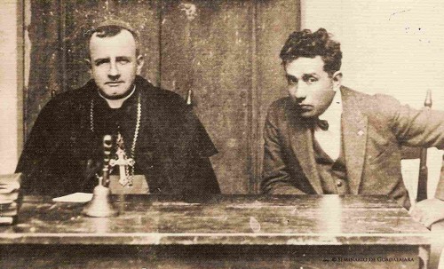Ob. Fco Orozco y Jiménez (Recopilación de fotos Diac. Francesco Lay). Fotografiado junto al Beato Anacleto.