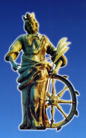 Escultura en bronce de Santa Eufemia, mártir de Calcedonia, que motivó la pregunta. Rovinj, Croacia.