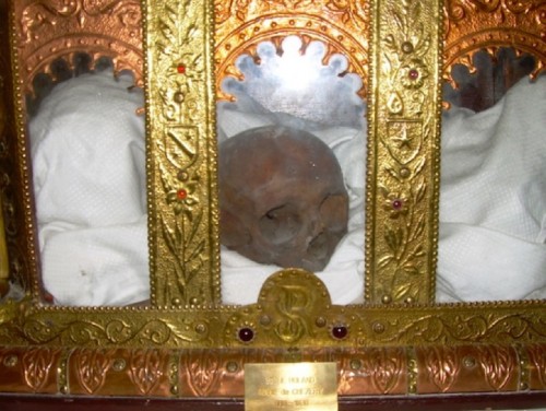 Relicario de San Rolando en Chézery. Tras la destrucción de la abadía cisterciense después de la Revolución Francesa, las reliquias han sido objeto de reconocimientos y autentificación. Reposan en la parroquia local.
