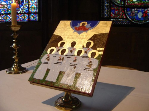 Vista del icono de los mártires anglicanos de Melanesia, exhibido en la catedral de Canterbury (Reino Unido).