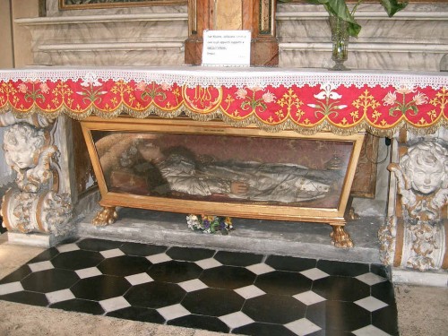Urna con la figura de cera que guarda los restos de Santa Cándida, mártir de las catacumbas. Iglesia de Santa Maria dei Miracoli, Roma (Italia).
