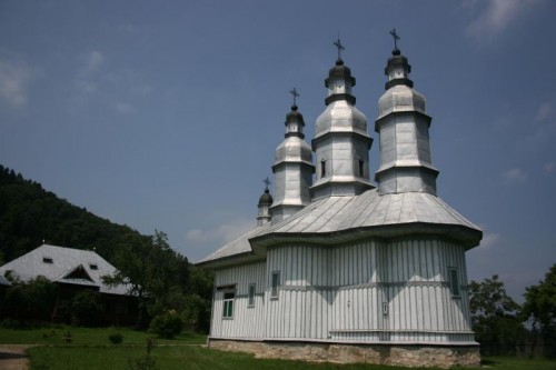 Vista del eremitorio de Pocrov en la montaña Chiriacul (Rumanía), fundado por el Santo para su retiro espiritual.