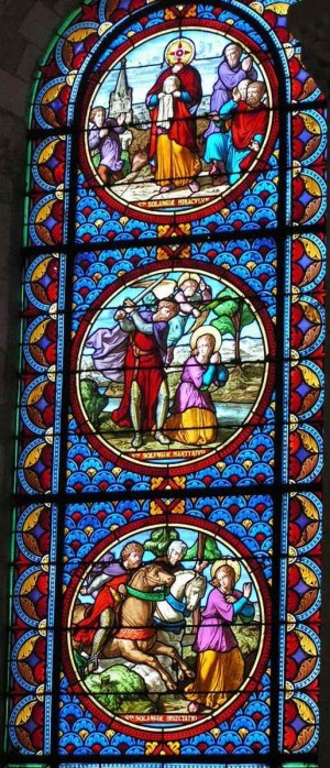 Secuencia del martirio de la Santa: perseguida a caballo (abajo), decapitada (centro), regresando a casa con la cabeza entre las manos (arriba). Iglesia de Nôtre-Dame la Blanche, Selles-sur-Cher (Francia).