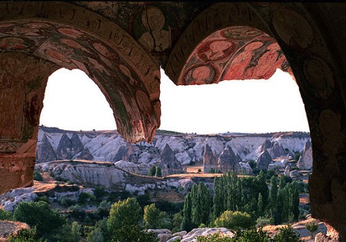 Capadocia. Cercanías de Göreme. Iglesia de Al Nazar, con frescos murales representando santos cristianos. Fuente: Foto Aleph.