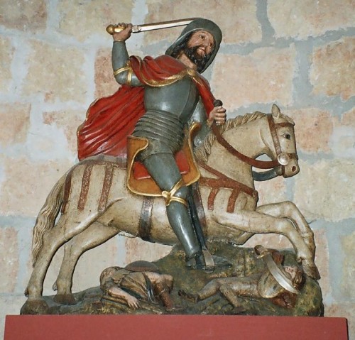 Escultura del Santo a caballo como "Matamoros"; instrumento iconográfico del cristianismo frente al Islam en la Península Ibérica. Carrión de los Condes, Palencia (España).