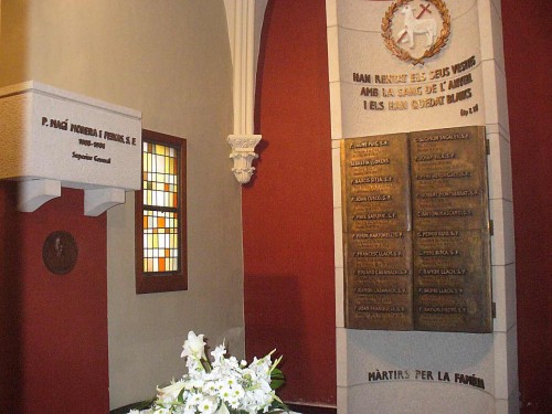 Vista del panteón de los mártires, donde están enterrados los Beatos, en el Santuario de San José Manyanet, Barcelona (España).