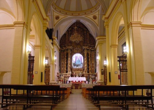 Imagen del interior del Santuario, al fondo el camarín de la Virgen.