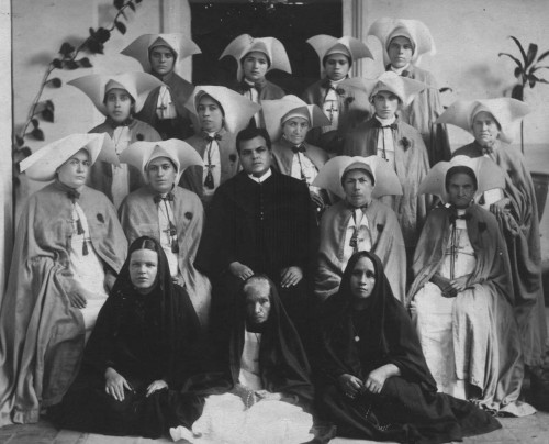 La Santa en comunidad con las Hermanas.