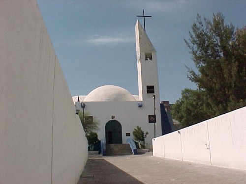 Santuario de la Quinta aparición, que conmemora la aparición de la Virgen de Guadalupe al tío Juan Bernardino y construido sobre la casa de ambos en Tulpetlac, Estado de México.