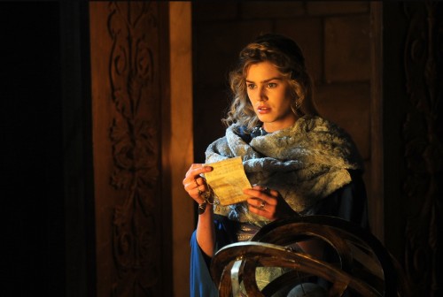 La actriz y modelo italoamericana Vanessa Hessler interpreta a la Santa en esta película de Rai Fiction.