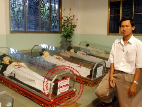 Simulacros de santos mártires vietnamitas.