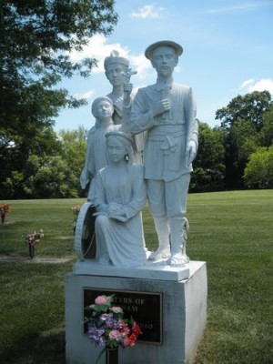 Escultura de cuatro santos mártires vietnamitas.