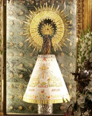 Imagen de la Virgen del Pilar. Basílica del Pilar, Zaragoza (España).