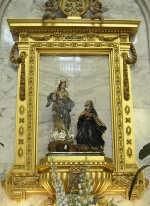 Conjunto escultórico de la Virgen de los Lirios y San Felipe Neri. Iglesia de San Mauro y San Francisco de Asís, Alcoi, Alicante (España).