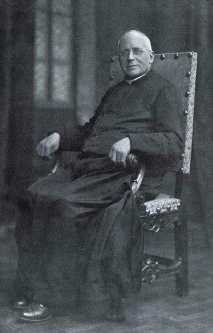 El Beato fotografiado en 1922, cuando lo reeligieron Neo-Rector de los Salesianos, tercer sucesor de San Juan Bosco.
