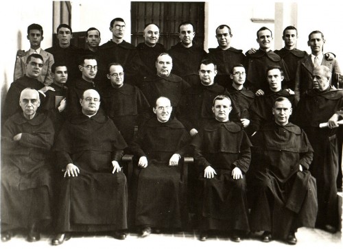 Comunidad carmelita de Osuna. El Beato Pedro Velasco, de postulante y seglar, está a la derecha según se mira la foto.