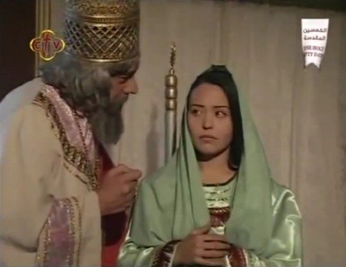 Senakherib trata de convencer a su hija para que renuncie al cristianismo. Escena de la película copta.