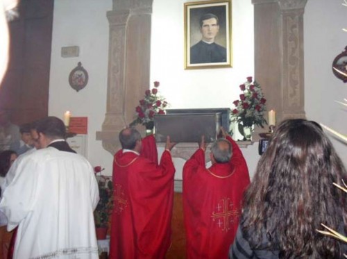 Urna con las reliquias del Beato Fulgencio Martínez García en la parroquia de Ribera de Molina (Murcia).