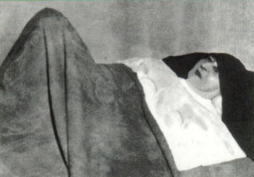 Fotografía de la Sierva de Dios María Antonia Samà en su lecho de paralítica.