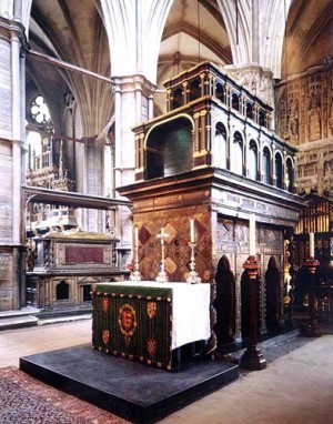Sepulcro de San Eduardo el Confesor. Al fondo, sepulcro del rey Enrique III. Abadía de Westminster, Londres (Reino Unido).