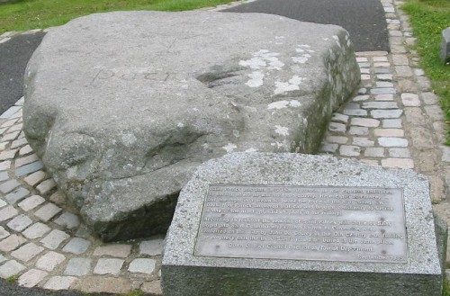 Supuesta tumba del Santo en la catedral de Downpatrick, Irlanda del Norte.