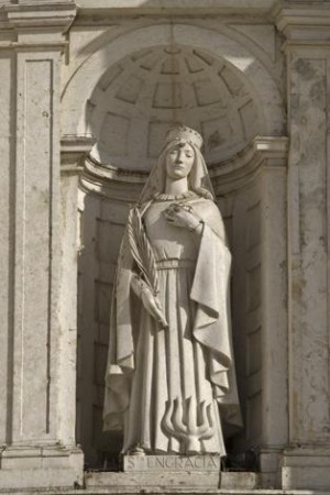 Escultura de Santa Engracia en el Panteón Nacional de Lisboa (Portugal). La iconografía corresponde a la Santa zaragozana.