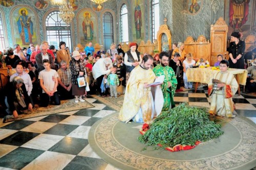 Domingo de Ramos: ceremonia de consagración de las ramas de olivo en Giurgiu, Rumanía.