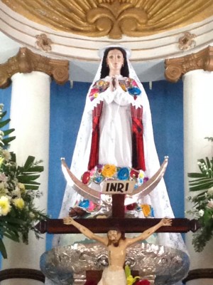 Imagen de la Virgen de Tetiz vestida con el traje tradicional el día de la vaquería en su honor. Fotografía cortesía del Antrop. David Barthes Derrida .