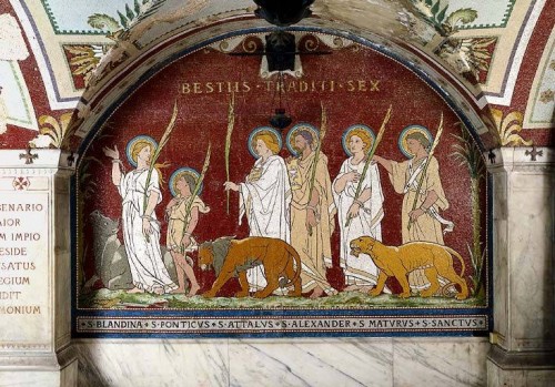 Los seis mártires que fueron arrojados a las fieras: de izqda. a dcha. Blandina, Póntico, Atalo, Alejandro, Maturo y Santo. Cripta de Saint-Nizier, Lyon (Francia).