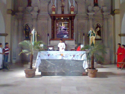 Altar mayor del templo de Nuestra Señora de la Natividad de Cunduacán. Fotografía del grupo de Monaguillos de la Parroquia de la Natividad de María.