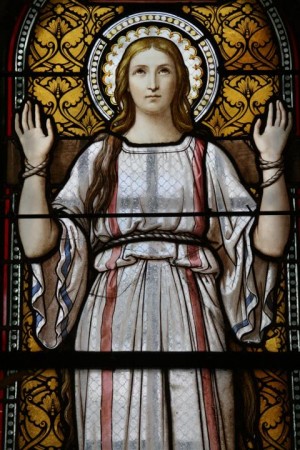 Santa Blandina. Vidriera decimonónica en la cripta de la iglesia de San Martín de Ainay, Lyon (Francia).