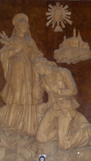 Santa María Goretti perdona a Alessandro Serenelli. Relieve contemporáneo en madera. Parroquia de Senigallia, Italia.