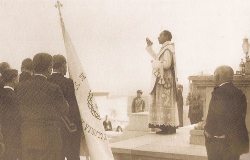El Beato Gonzalo Barrón en uno de sus multitudinarios sermones. Cerro de los Angeles, Madrid (España).