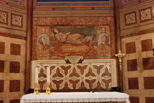 Vista del sepulcro de la Santa. Basílica de Santa Clara, Asís (Italia). Fuente: http://www.assisisantachiara.it/
