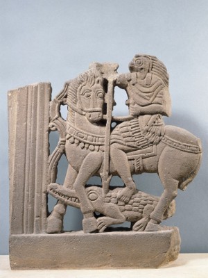 El dios egipcio Horus combatiendo a su tío Set en forma de cocodrilo. Museo Nacional del Louvre, París (Francia).
