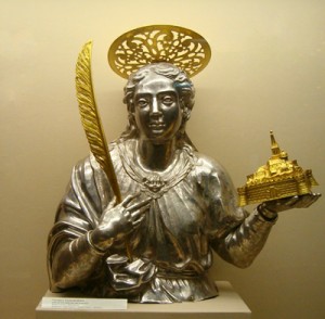 Busto de la Santa portando la maqueta de la ciudad de Atri, de donde es patrona. Museo de la catedral de Atri, Italia.