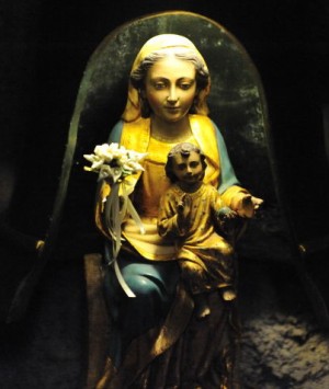 Reproducción de la antigua imagen original, quemada en la Guerra Civil, sin vestiduras ni adornos. Orihuela (España).