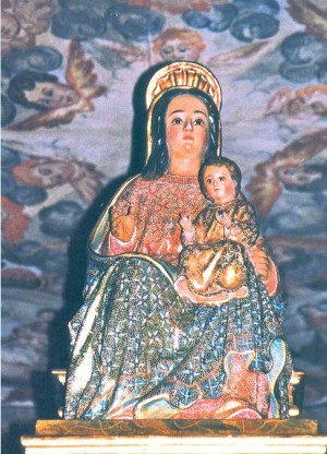 Vista de la imagen de la Virgen de Belén venerada en la ermita de Liétor.
