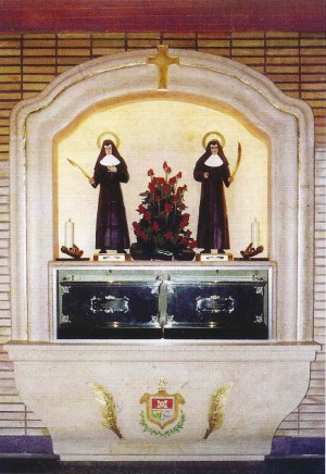 Sepulcro de las Beatas en la capilla de la casa-asilo de Requena, Valencia (España). Cortesía de las Hermanitas de Requena.