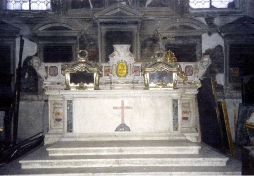 Reliquias de los santos Primiano y Firmiano, mártires de Larino, Nápoles.