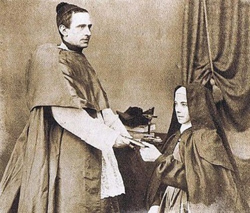 El Venerable entregando las constituciones a Santa Teresa Jornet.