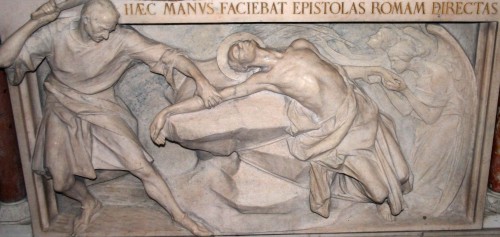 Relieve del martirio del santo. Iglesia de San Calimero, Milán (Italia).