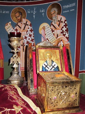Relicario con el cráneo del santo en el monasterio Kykkou (Chipre).