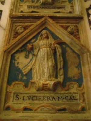 Nicho sepulcral que contiene las reliquias de Santa Lucífera, mártir, en la cripta de la catedral de Cagliari.