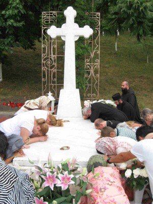 Tumba del padre Juan Iovan en el monasterio de Recea, Rumanía.
