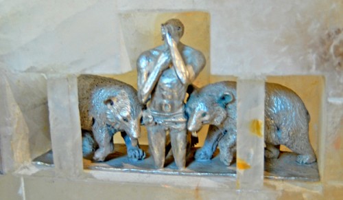 Conjunto escultórico de San Cerbonio y los osos.