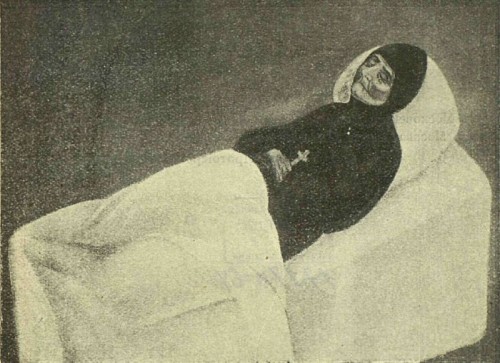 La Santa en su lecho de muerte.
