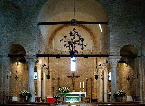 Sepulcro de las Santas (bajo el altar). Iglesia de Santa Fosca, Torcello (Italia).